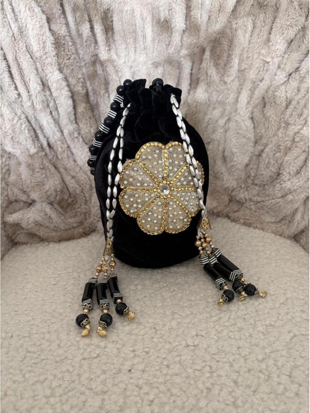 BLACK VELVET POUCH PURSE